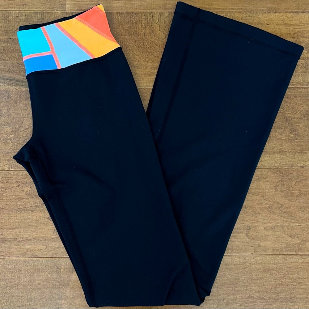 lululemon Flare Leggings w/ Colorful Geometric Waistband - Size 4
